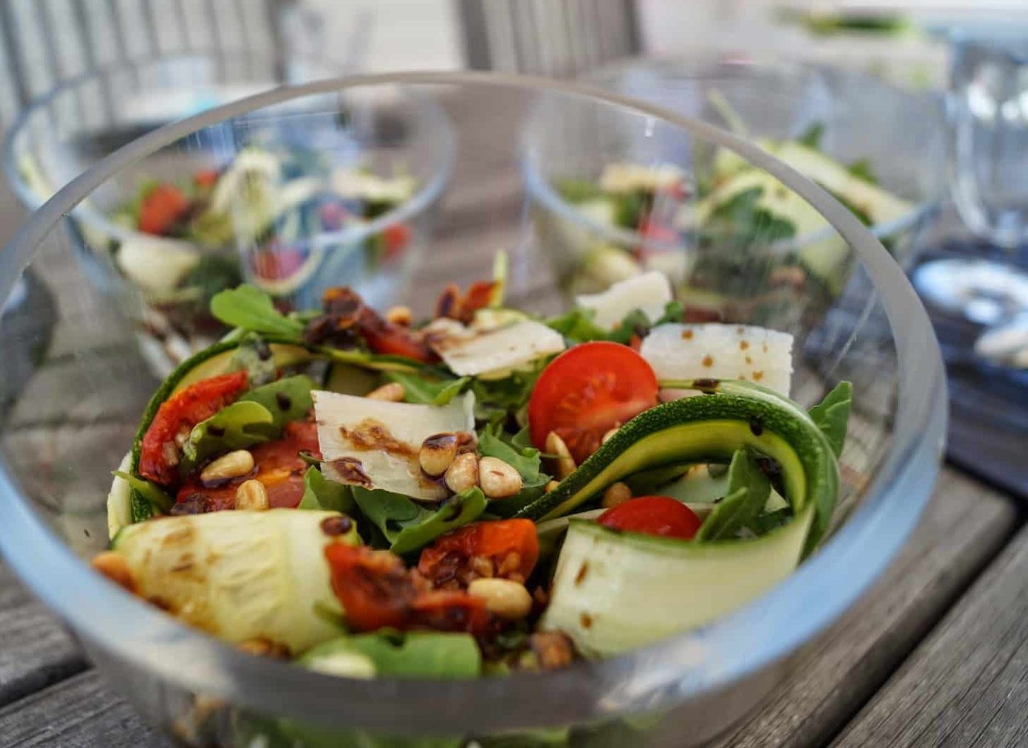 Salade de roquette, tomate et courgette à l’italienne