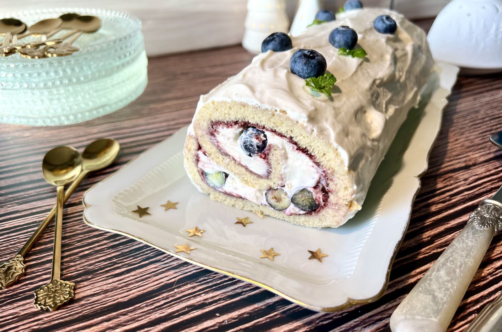 Bûche roulée vanille, citron et myrtilles