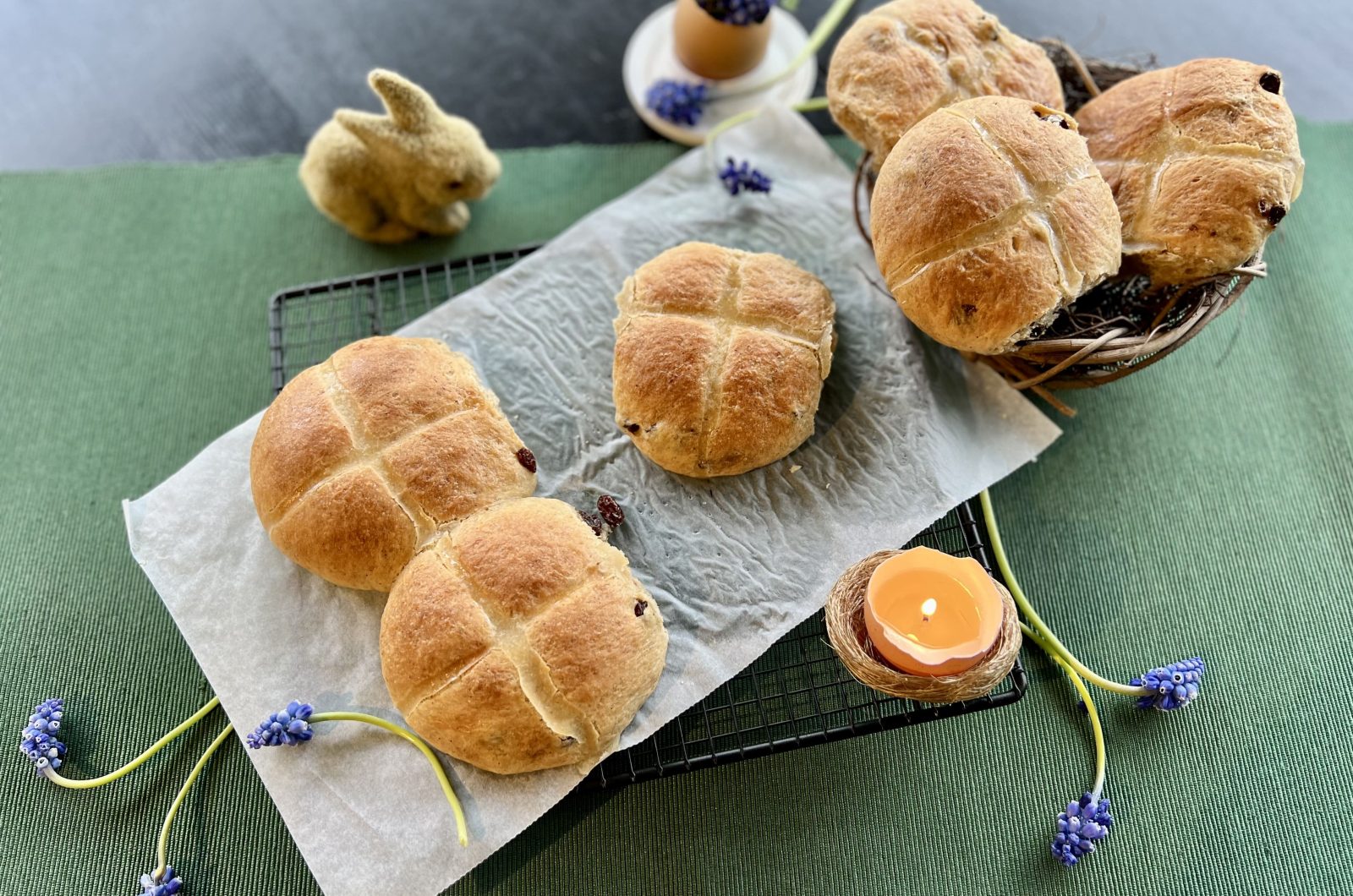 Brioches de Pâques (hot cross buns)
