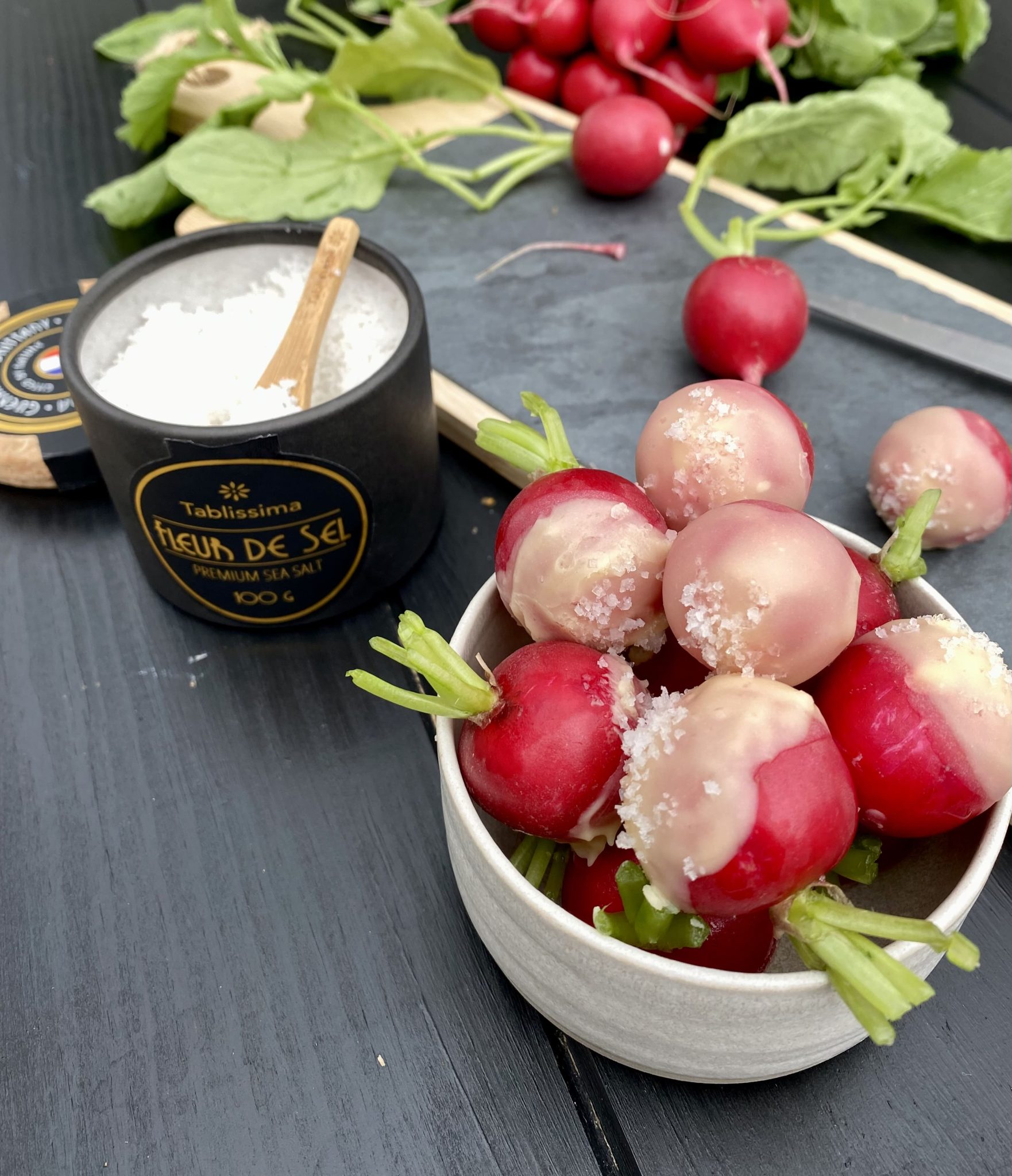 Radis à la croque au beurre et fleur de sel