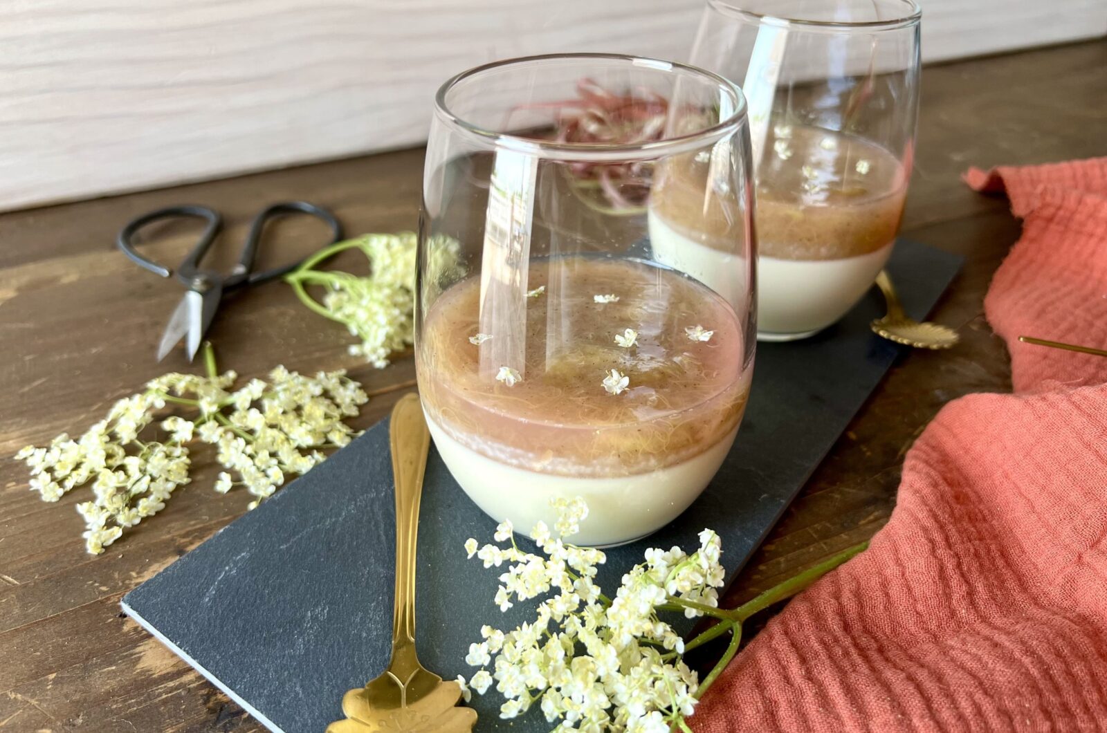 Panna cotta rhubarbe-sureau