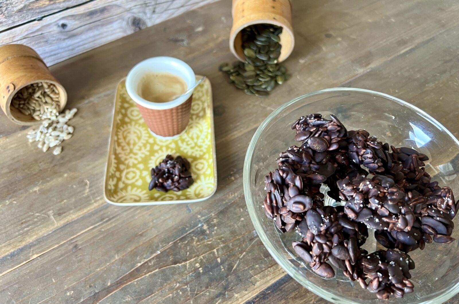 Bouchées au chocolat noir, graines de courge et tournesol