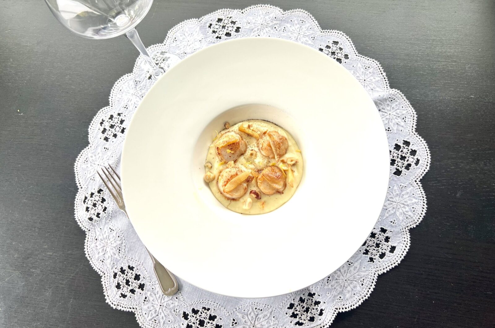 Coquilles saint-Jacques sur mousseline de panais