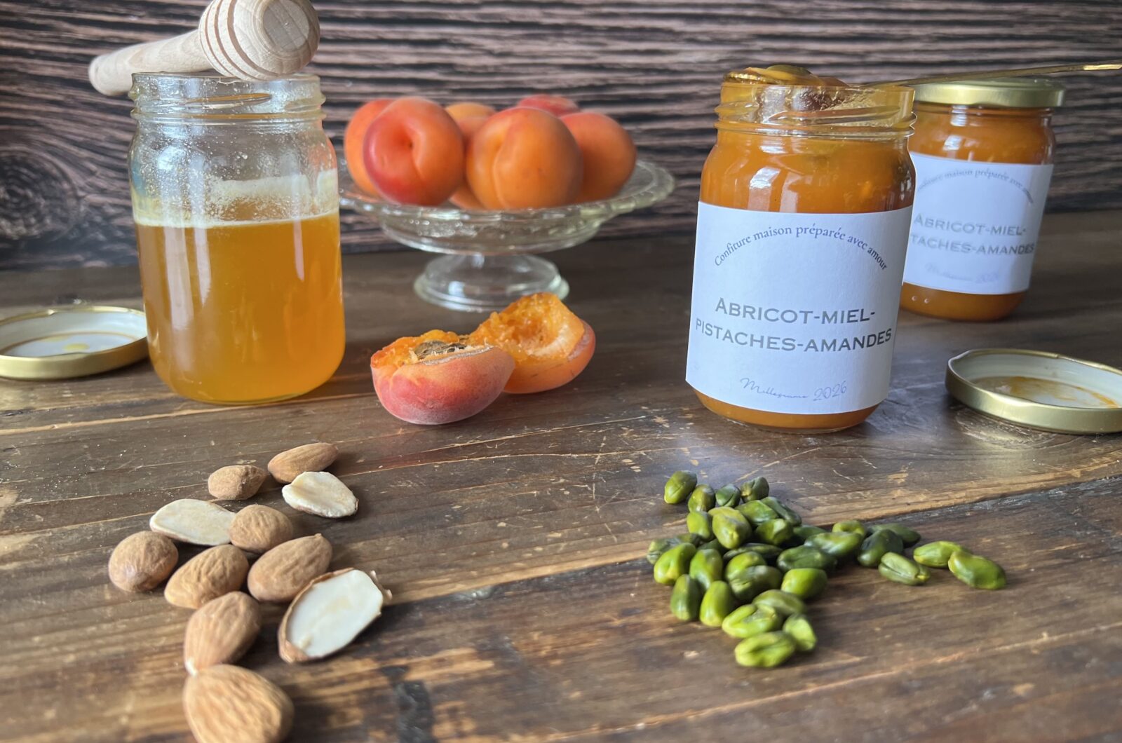 Confiture d'abricots au miel, amandes et pistaches